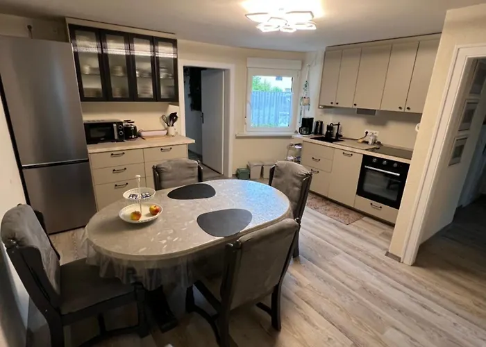 Moeblierte Petra コブレンツ